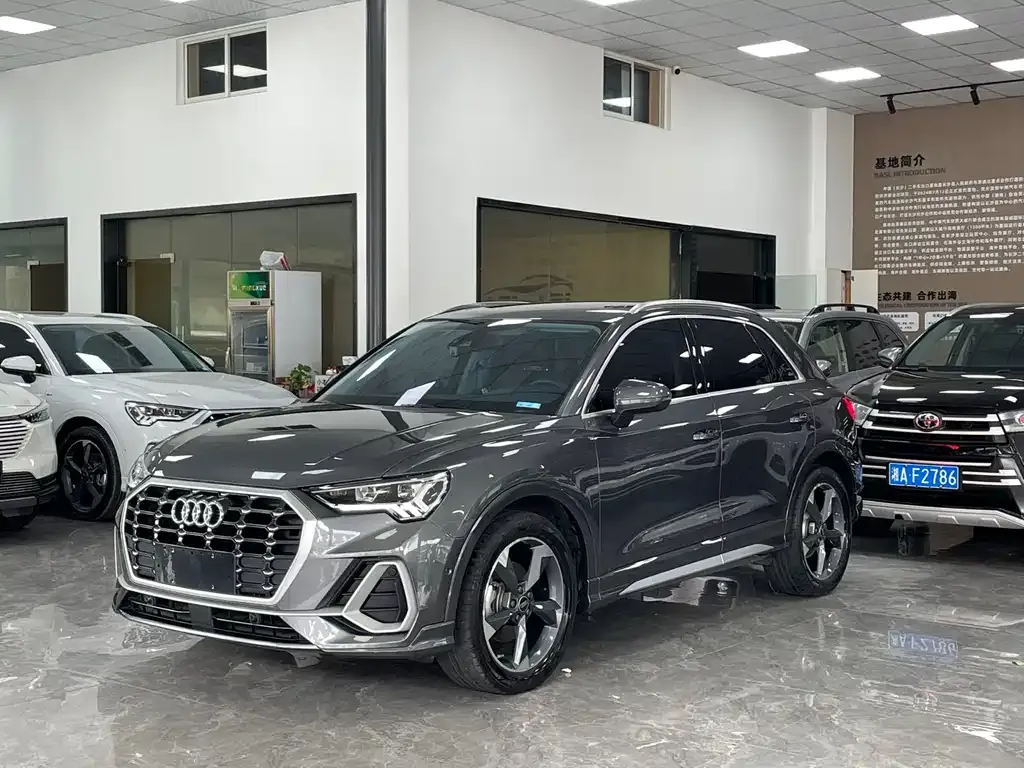 Audi Q3 — фото 1