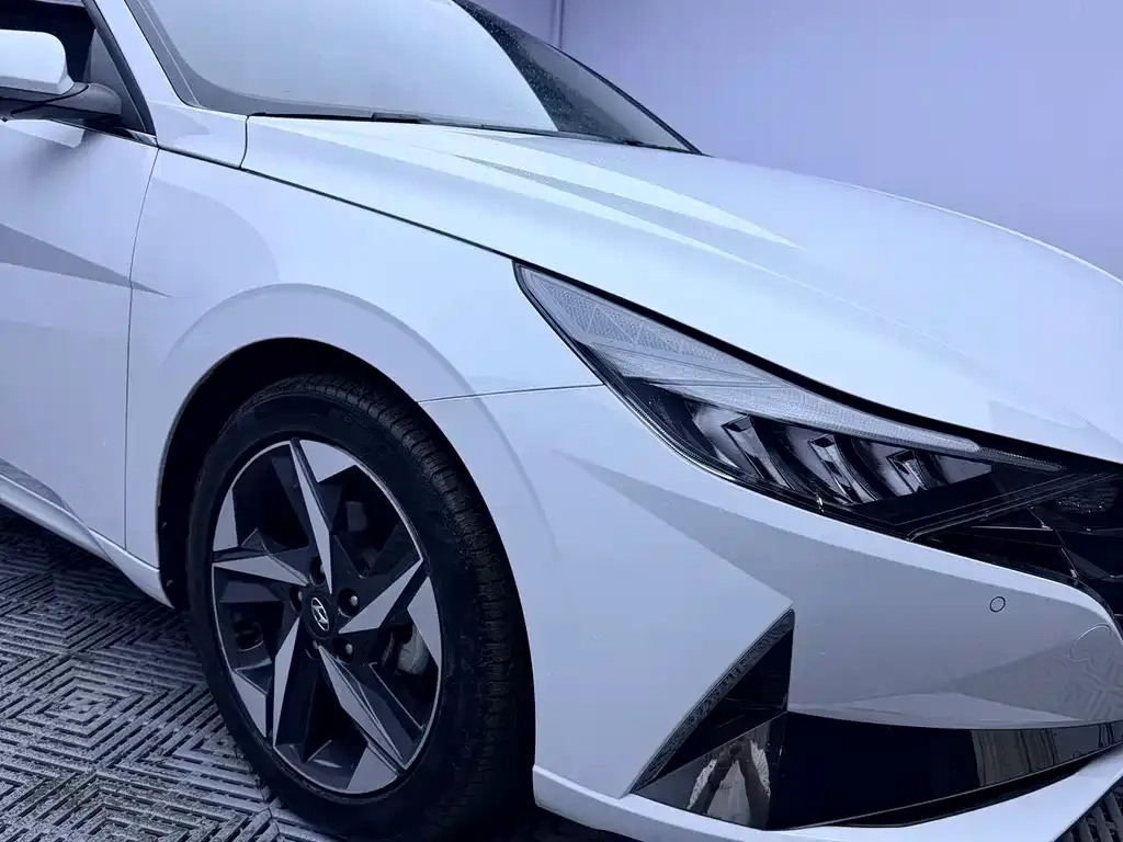Hyundai Elantra — фото 3