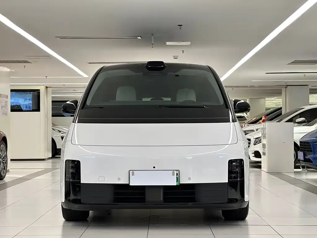 Li Auto MEGA — фото 2