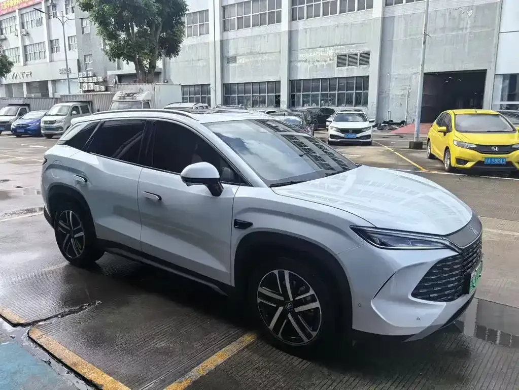 BYD L DM-i — фото 9
