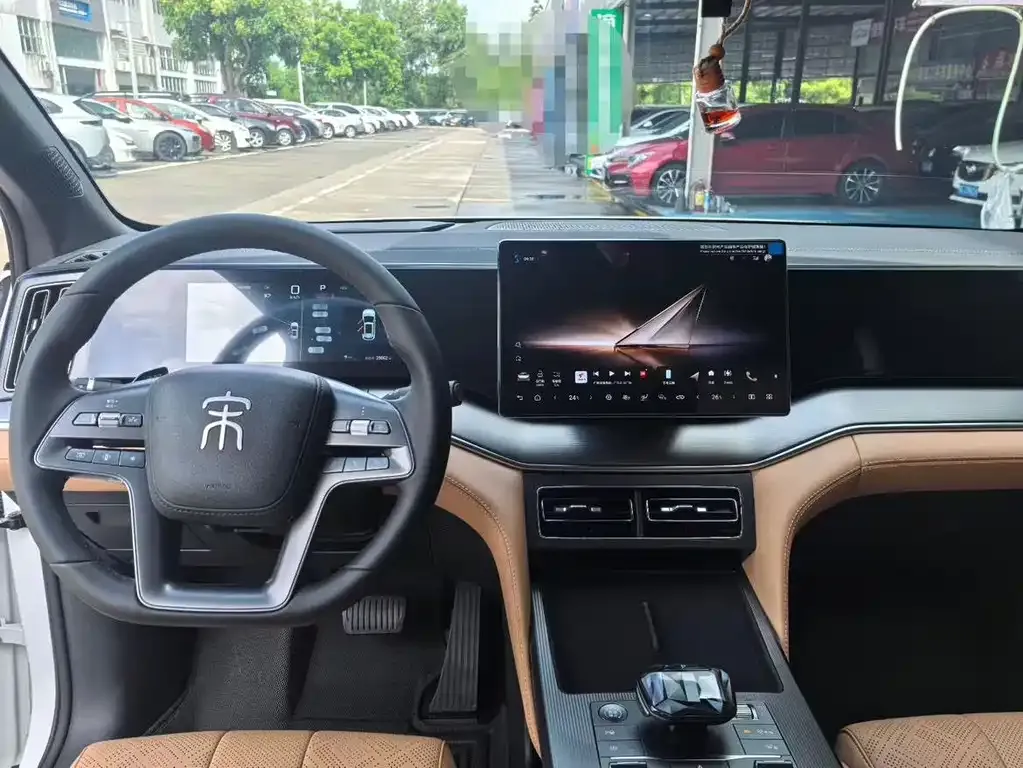 BYD L DM-i — фото 8