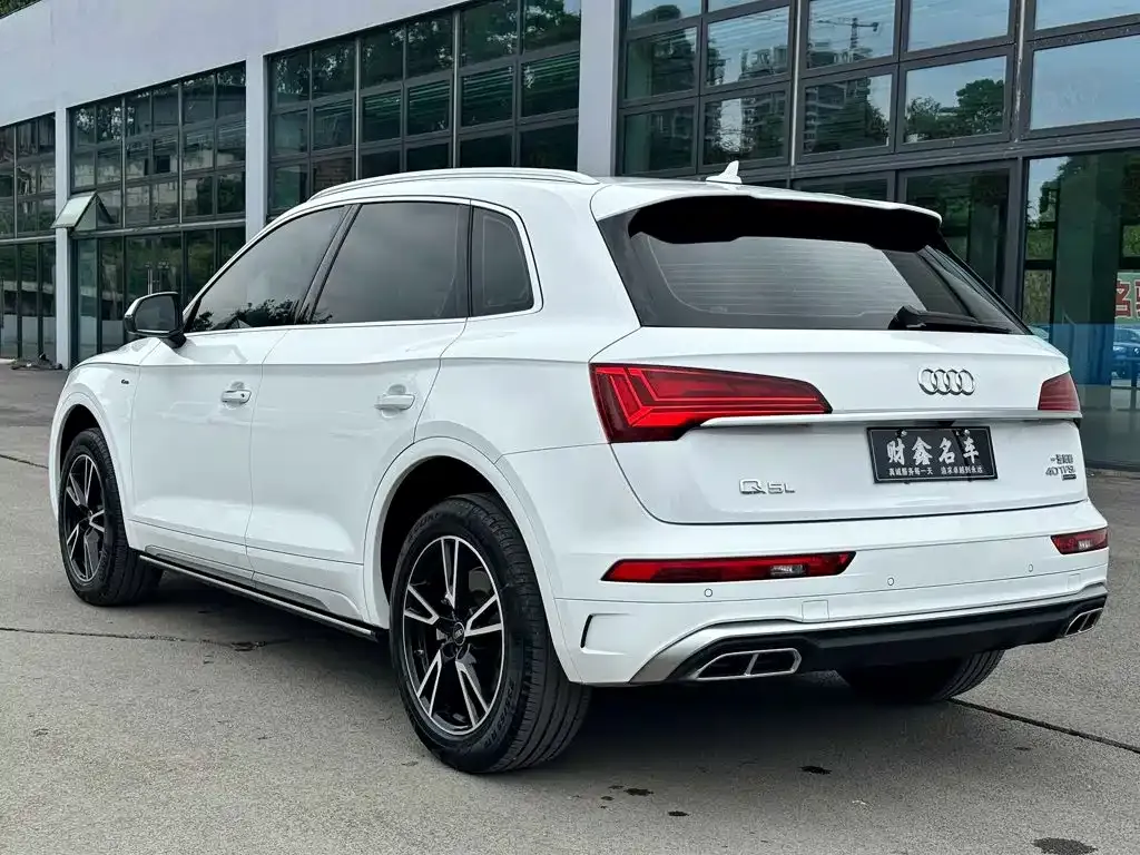 Audi Q5L — фото 5