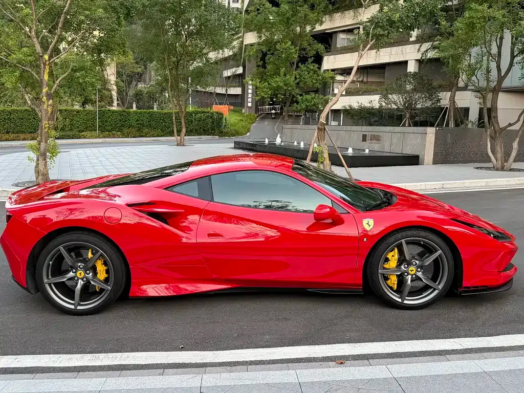 Ferrari F8 — фото 9