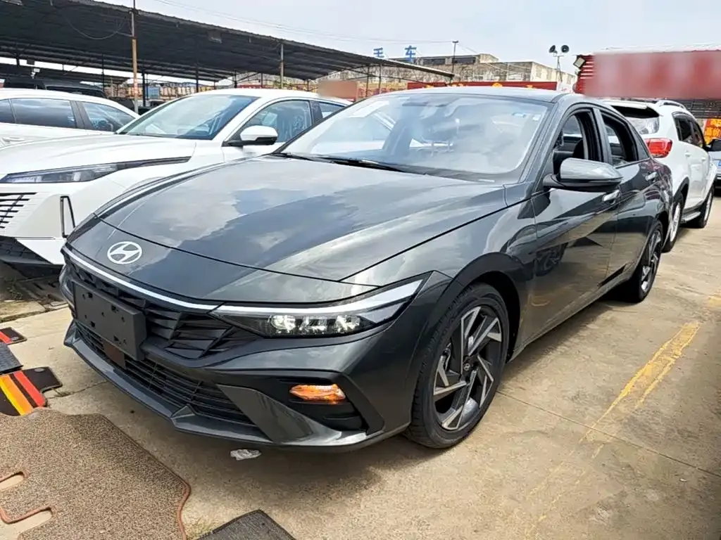 Hyundai Elantra — фото 8
