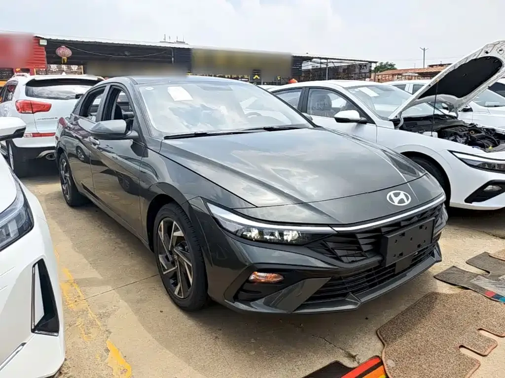 Hyundai Elantra — фото 7