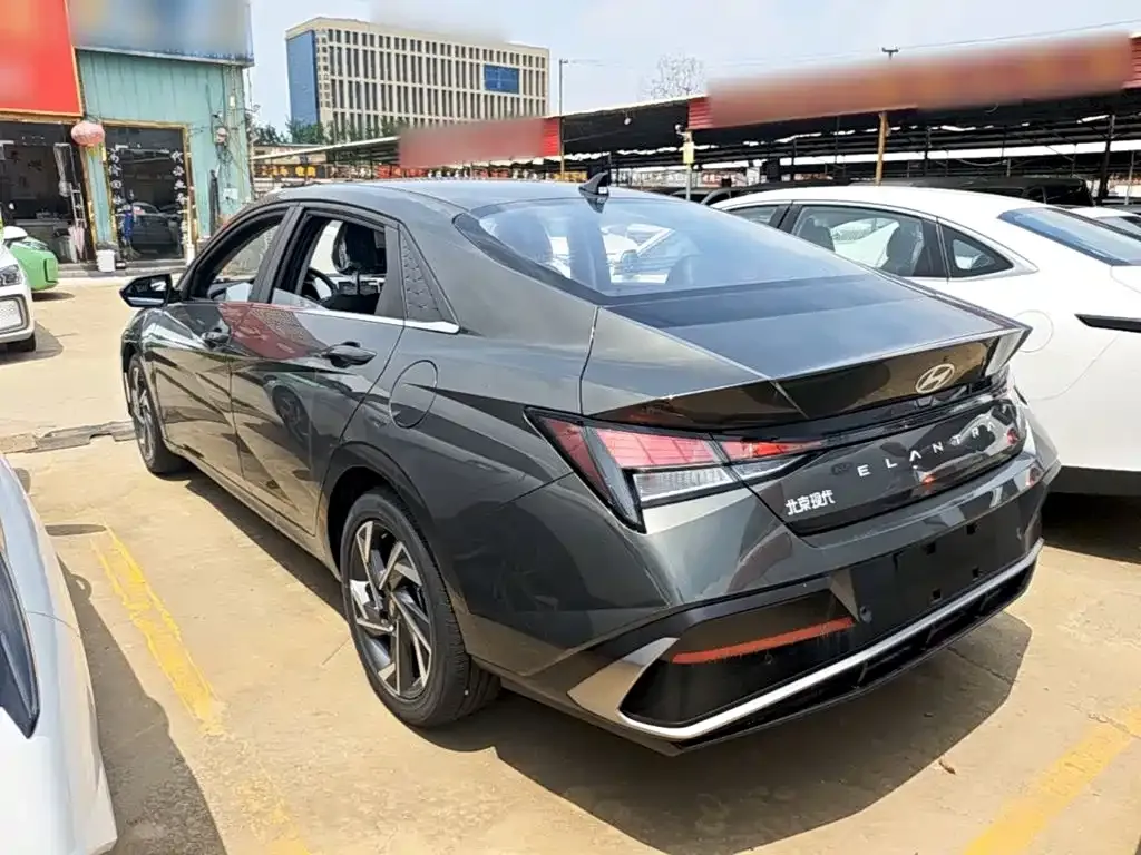Hyundai Elantra — фото 10