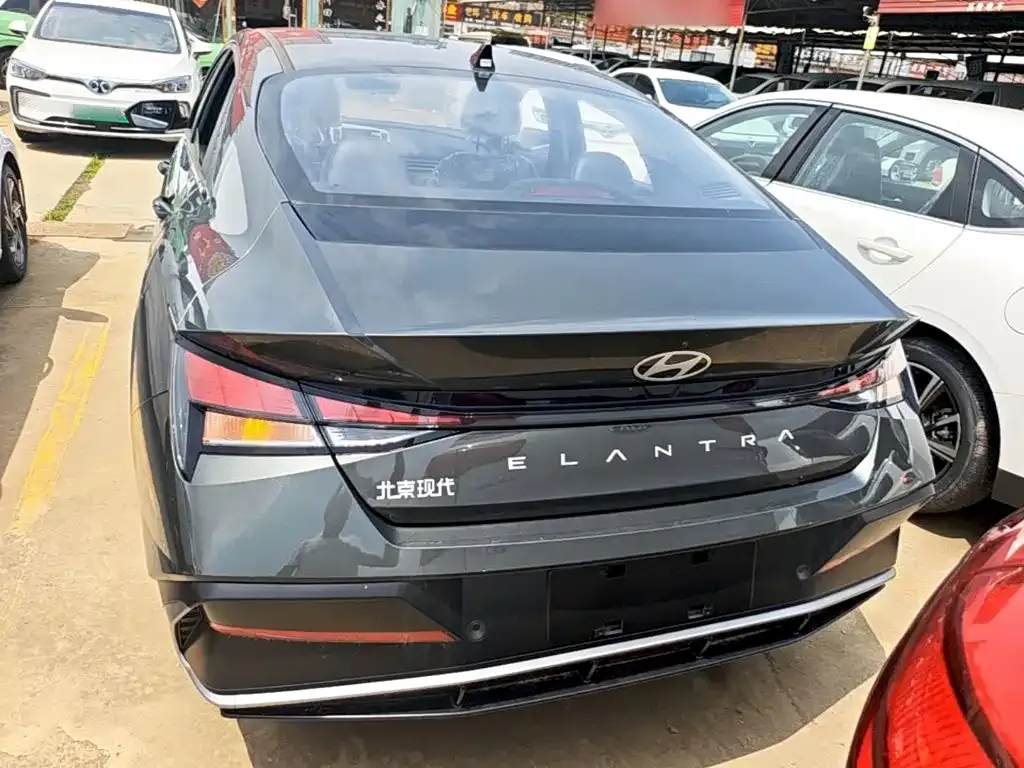 Hyundai Elantra — фото 4