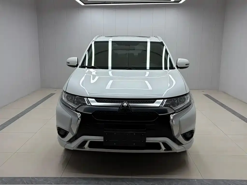 Mitsubishi Outlander — фото 3