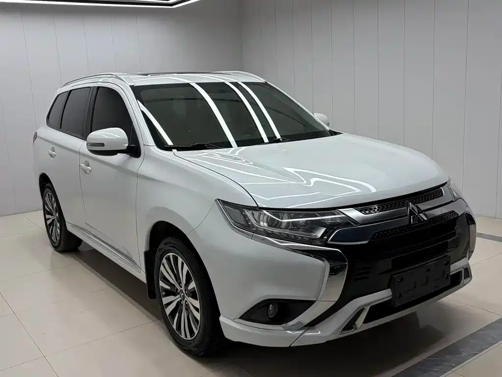 Mitsubishi Outlander — фото 4
