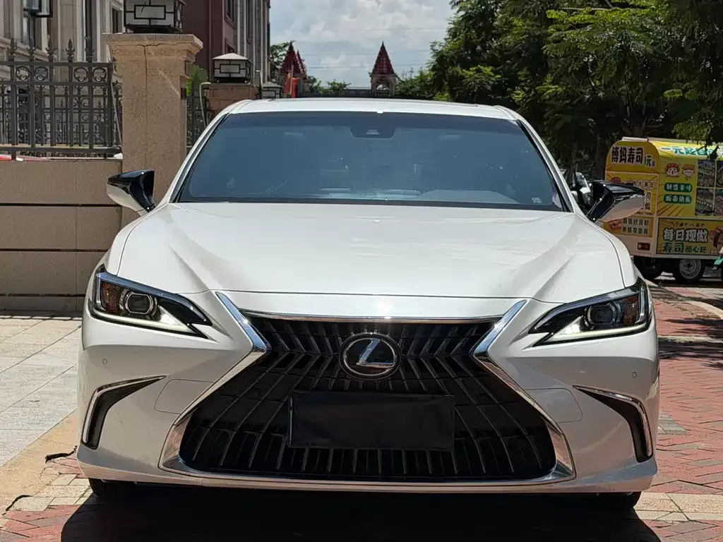 Lexus ES — фото 8