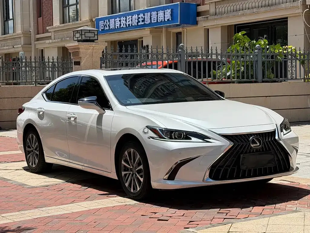 Lexus ES — фото 4