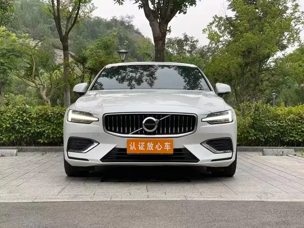 Volvo S60 — фото 7