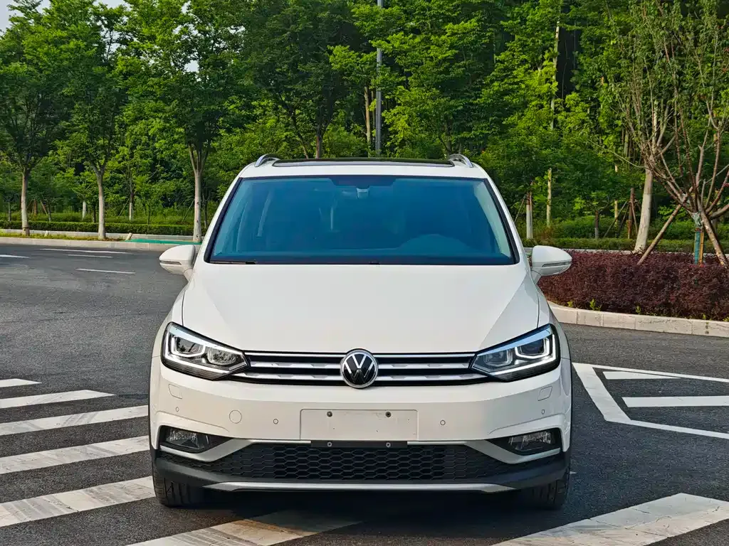 Volkswagen Touran — фото 9