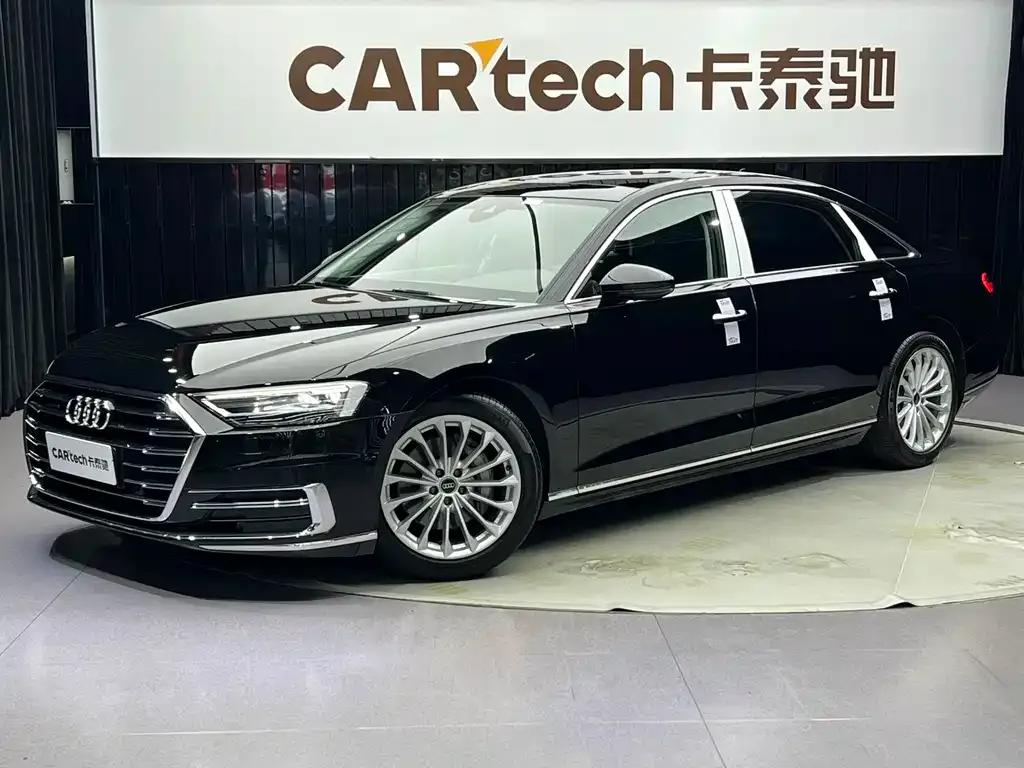 Audi A8 — фото 1