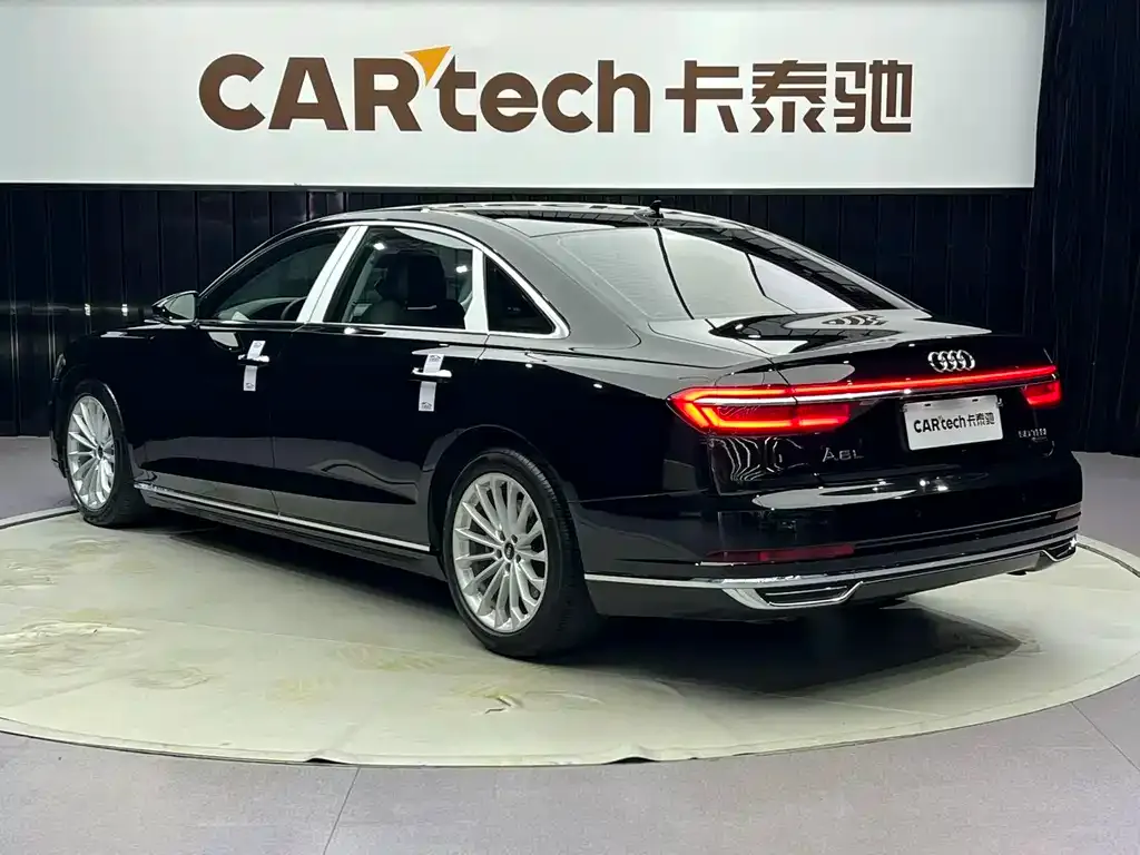 Audi A8 — фото 8