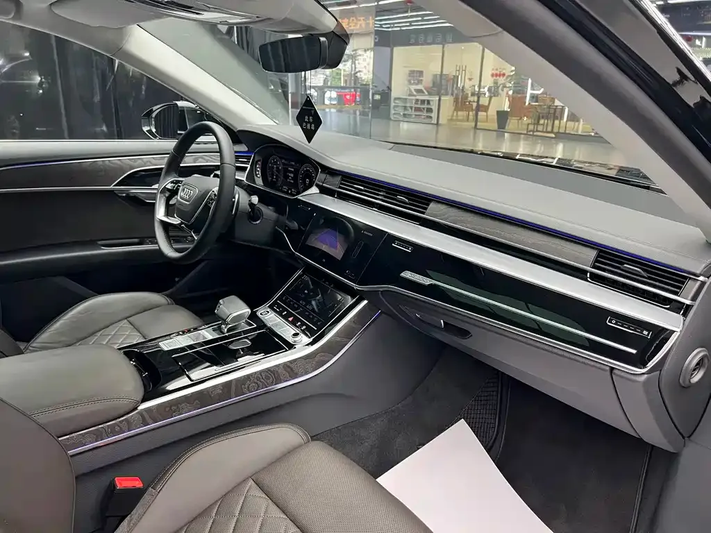 Audi A8 — фото 9