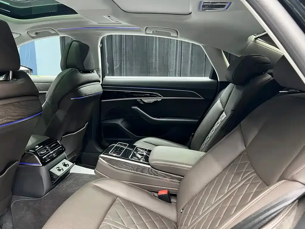 Audi A8 — фото 3