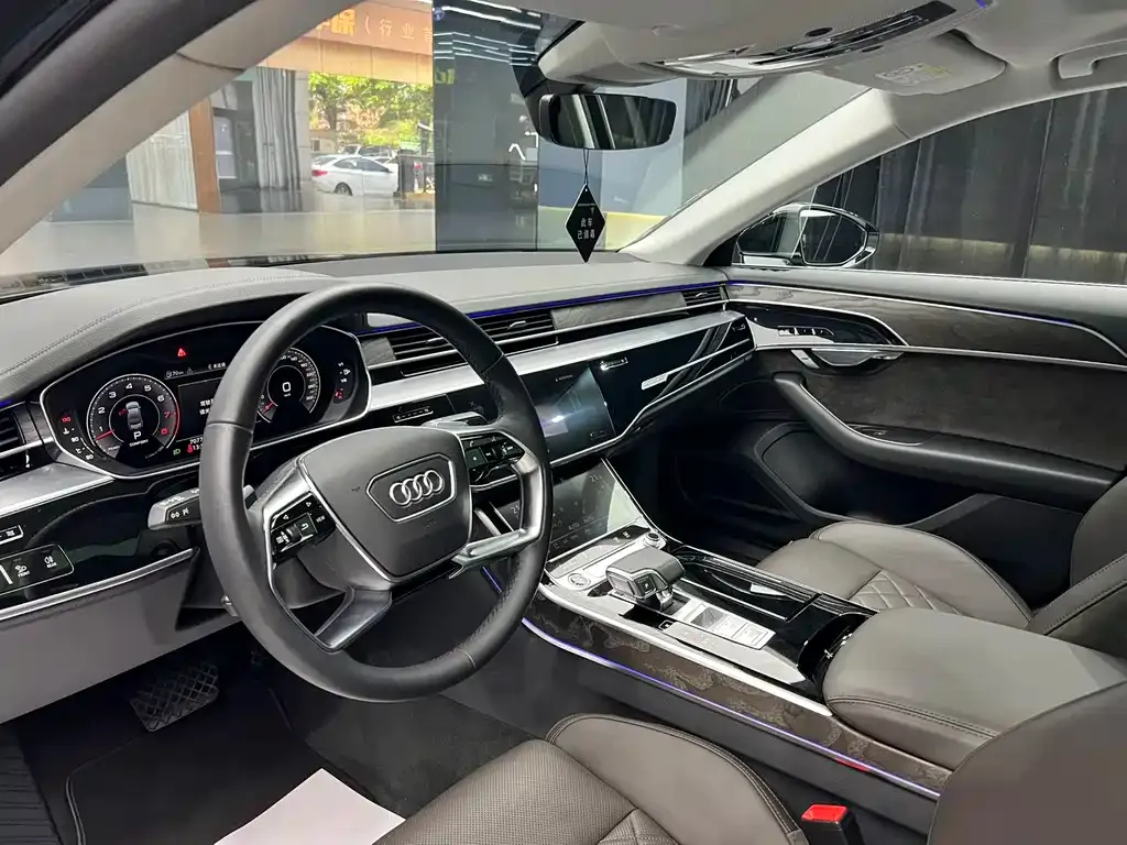 Audi A8 — фото 2