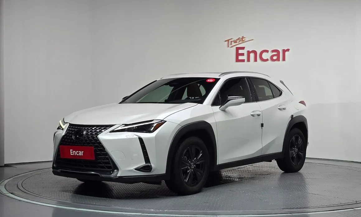 Lexus UX — фото 1