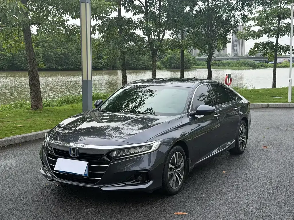 Honda Accord — фото 1