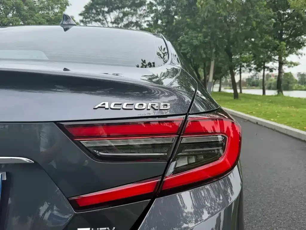 Honda Accord — фото 5