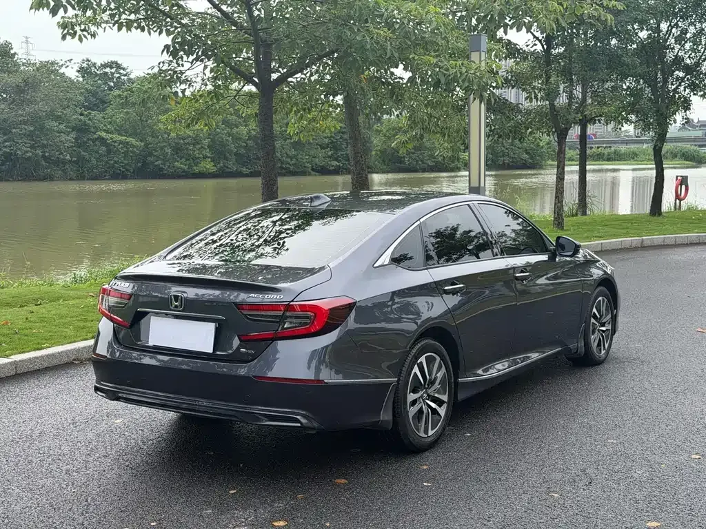 Honda Accord — фото 8