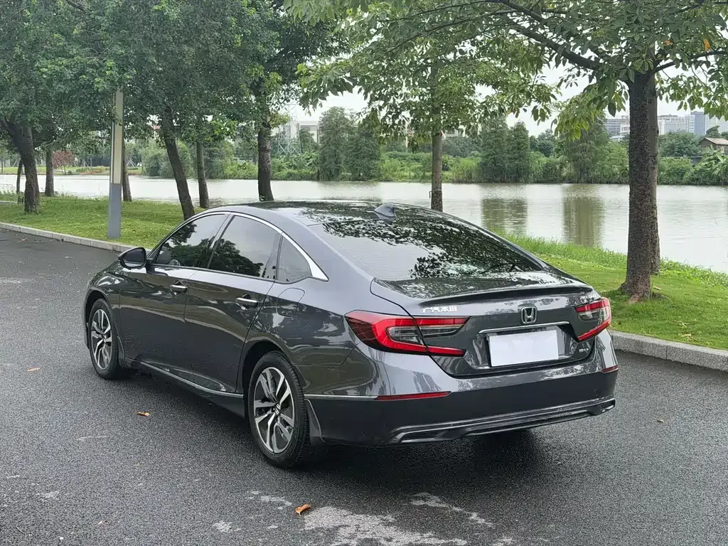 Honda Accord — фото 7
