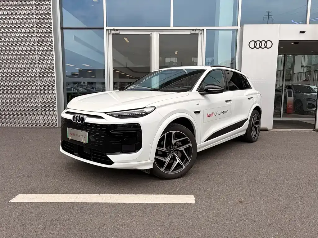 Audi Q6L e-tron — фото 1