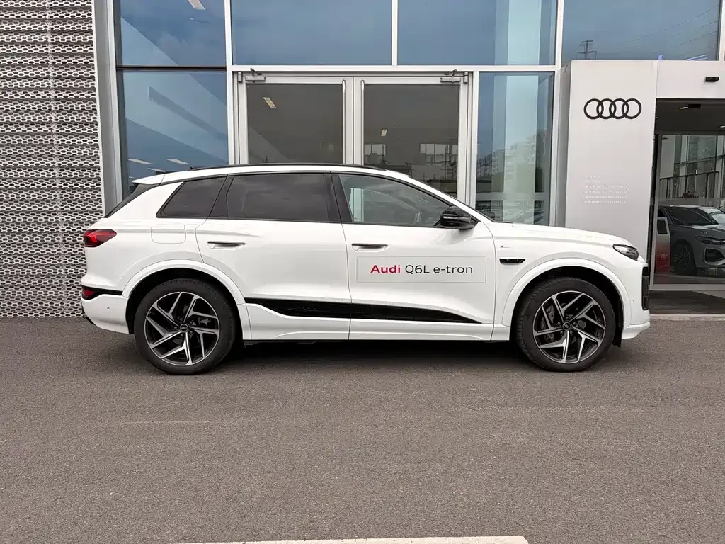 Audi Q6L e-tron — фото 8