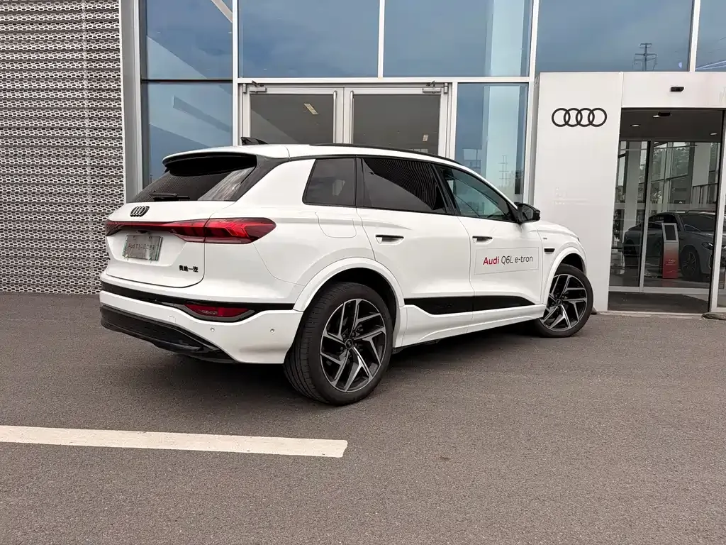 Audi Q6L e-tron — фото 2