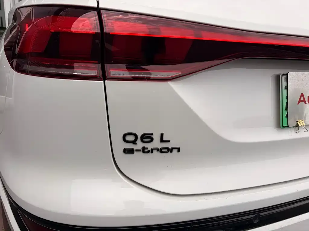 Audi Q6L e-tron — фото 5