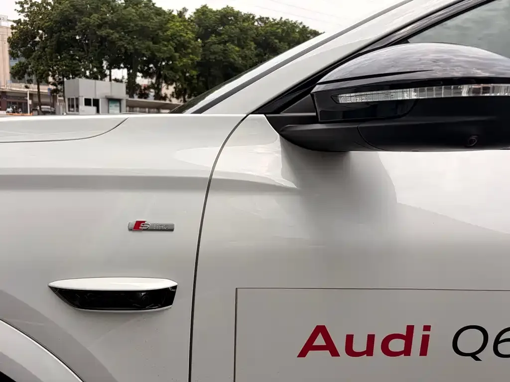 Audi Q6L e-tron — фото 3