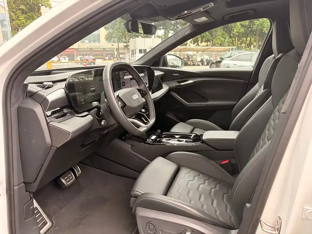 Audi Q6L e-tron — фото 10