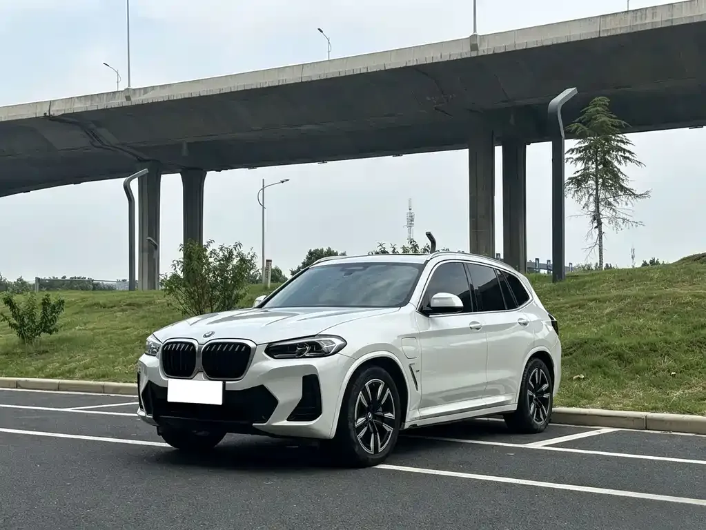BMW iX3