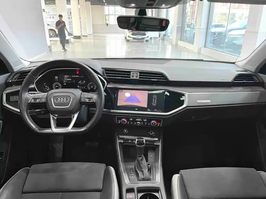 Audi Q3 — фото 10