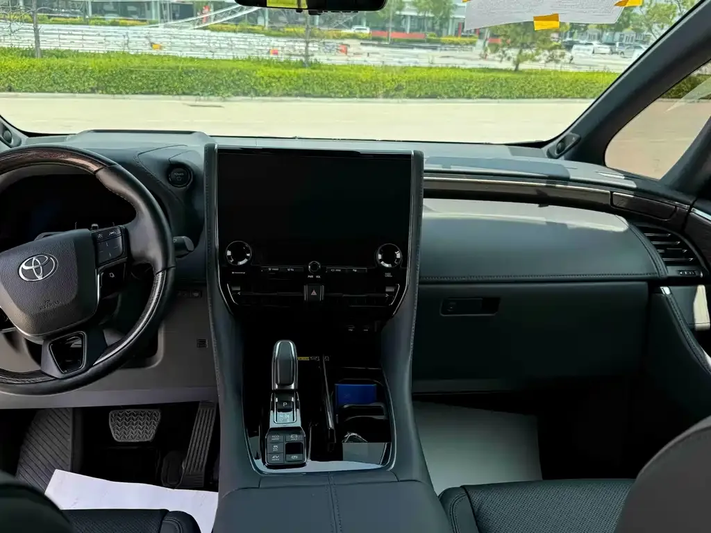 Toyota Alphard — фото 6