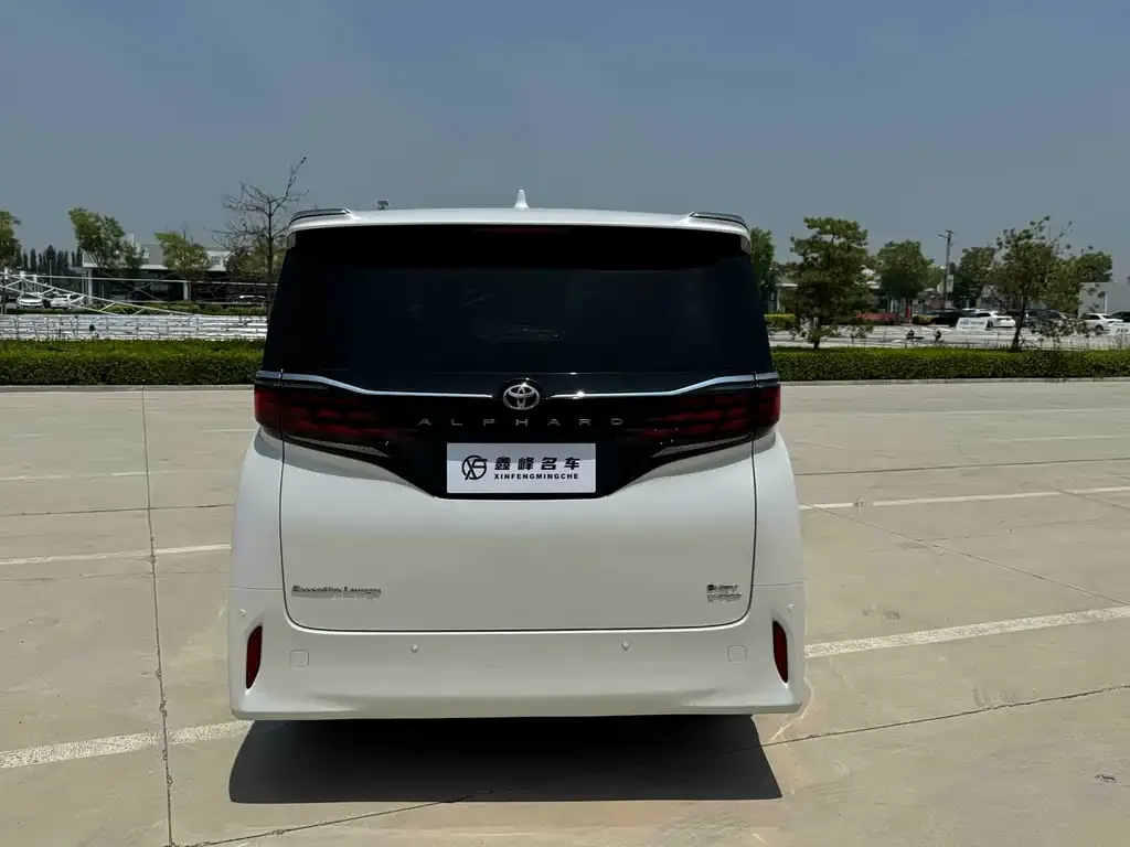 Toyota Alphard — фото 2