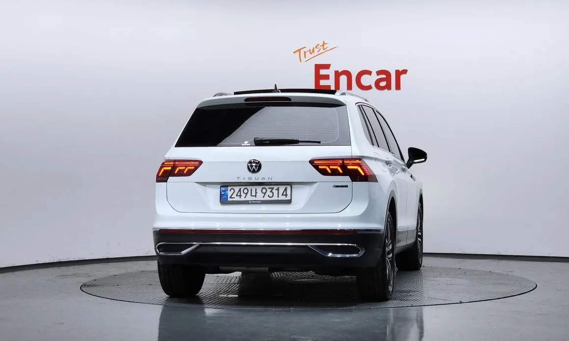 Volkswagen Tiguan — фото 8
