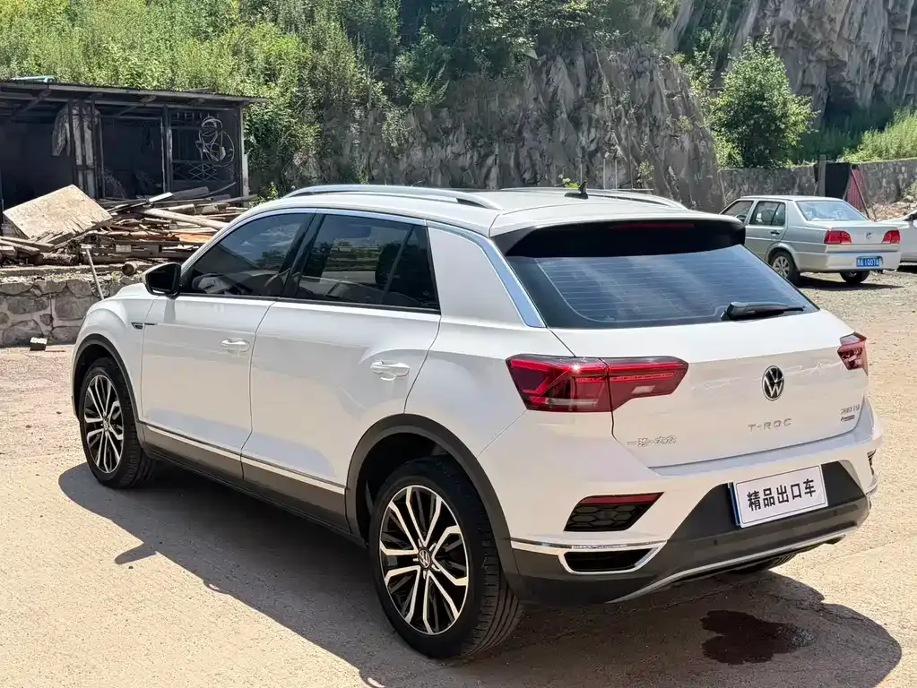 Volkswagen T-Roc — фото 10
