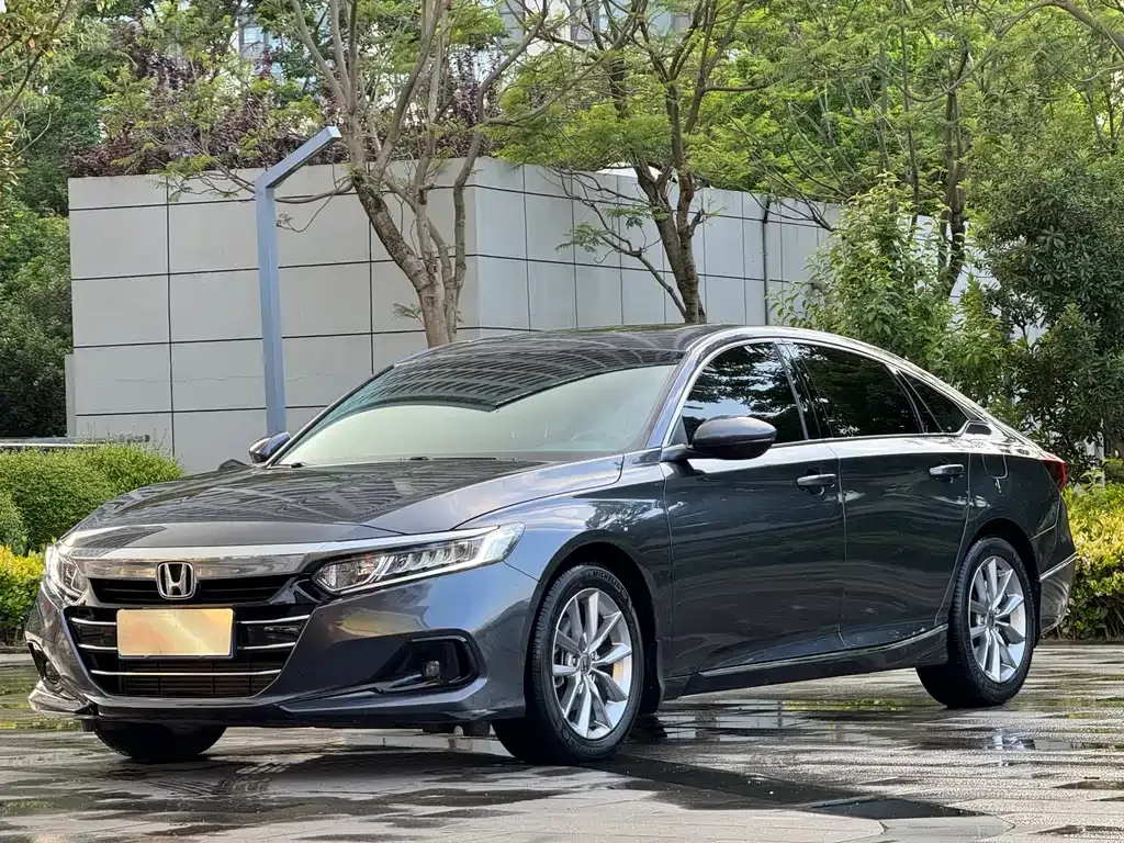 Honda Accord — фото 1