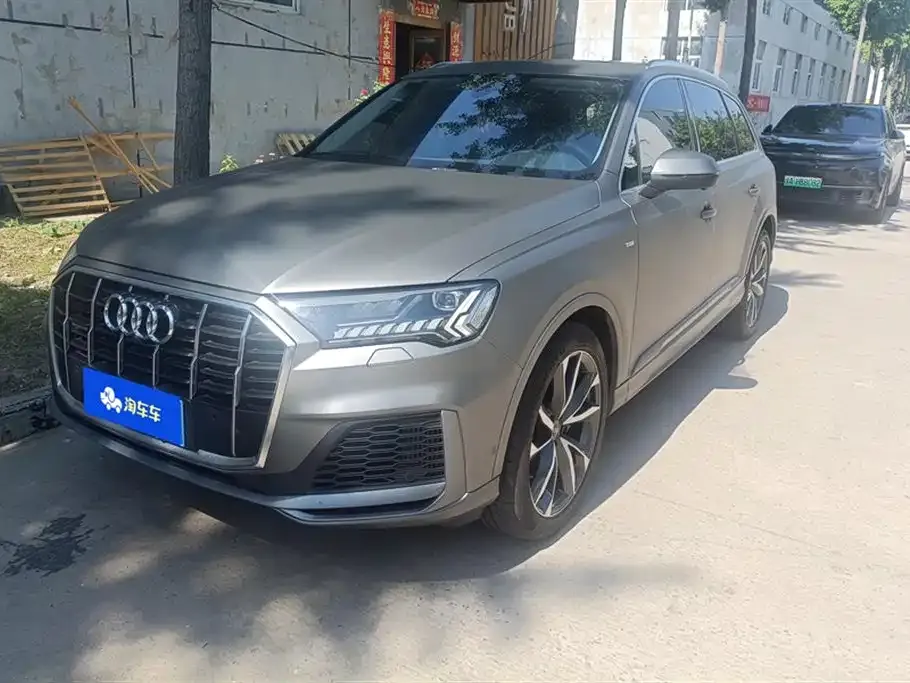 Audi Q7 — фото 1