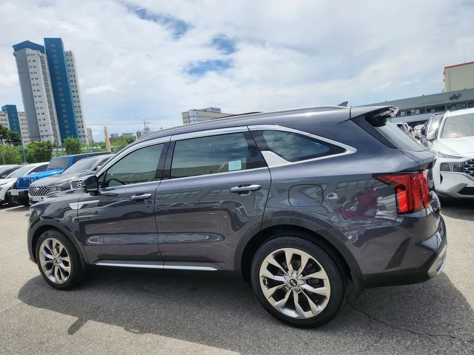 Kia Sorento — фото 10