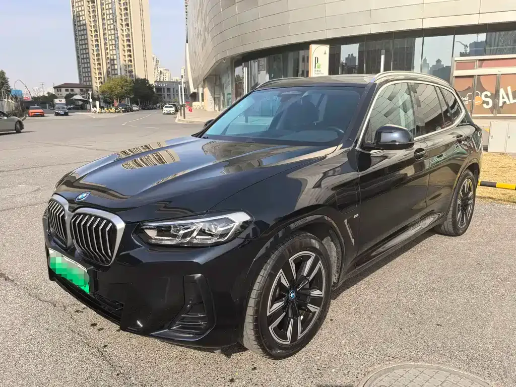 BMW iX3 — фото 1
