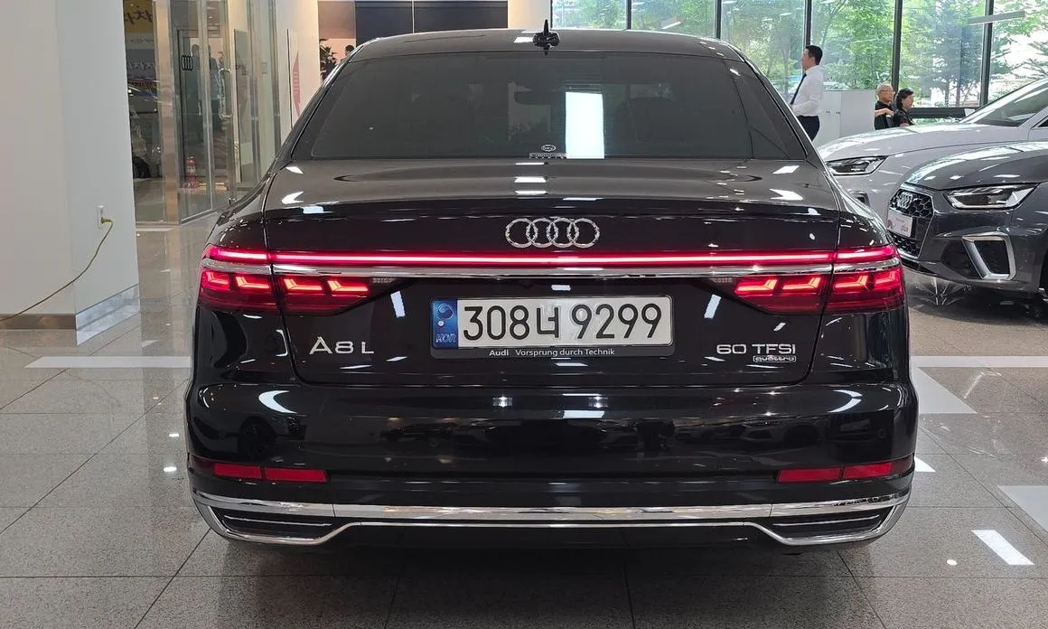 Audi A8 — фото 10