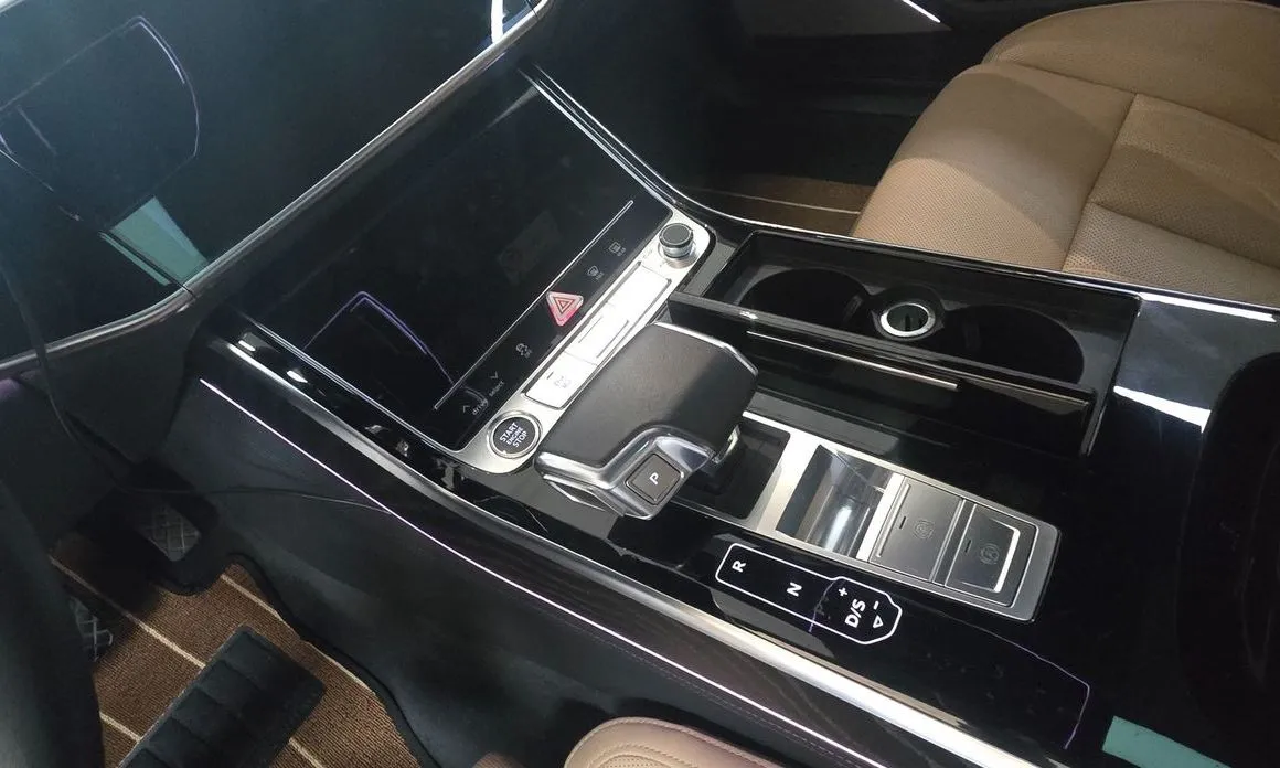 Audi A8 — фото 4