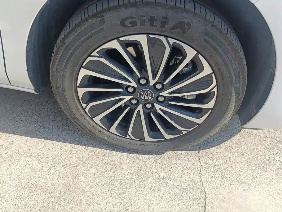 Buick GL8 Hybrid — фото 10