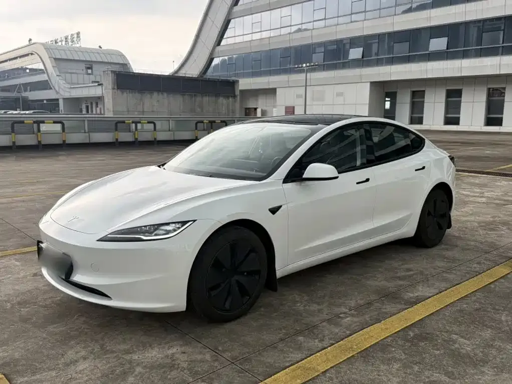 Tesla Model 3 — фото 10