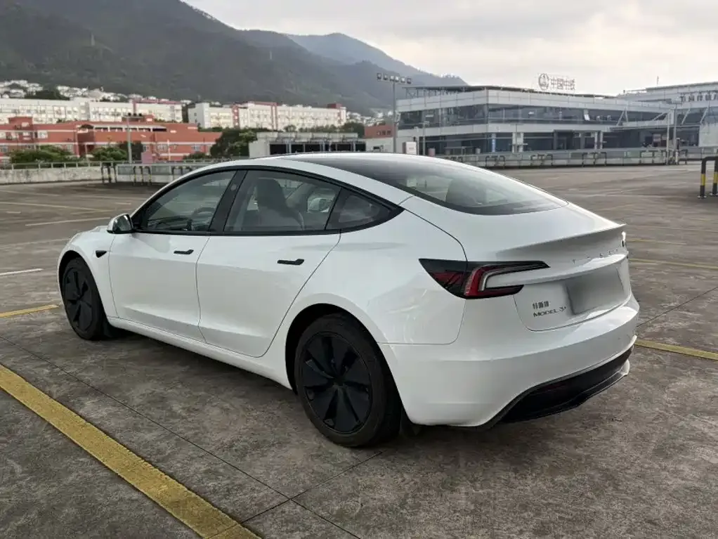 Tesla Model 3 — фото 3