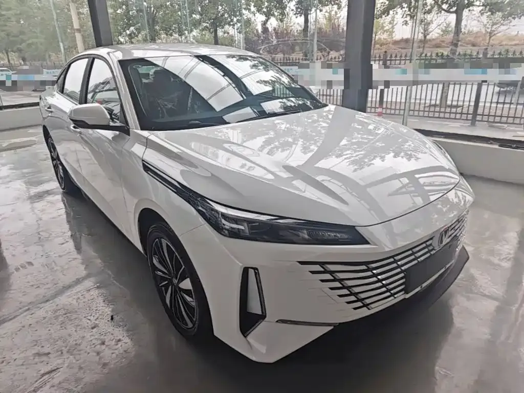 Changan Eado PHEV — фото 10