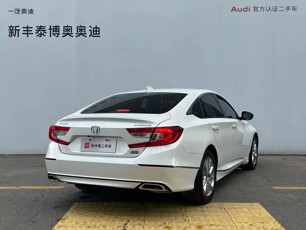 Honda Accord — фото 8